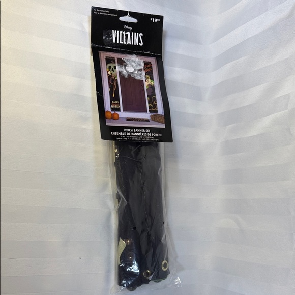 Halloween porch banners featuring Disney characters Ursula & the Evil Queen - Picture 3 of 8